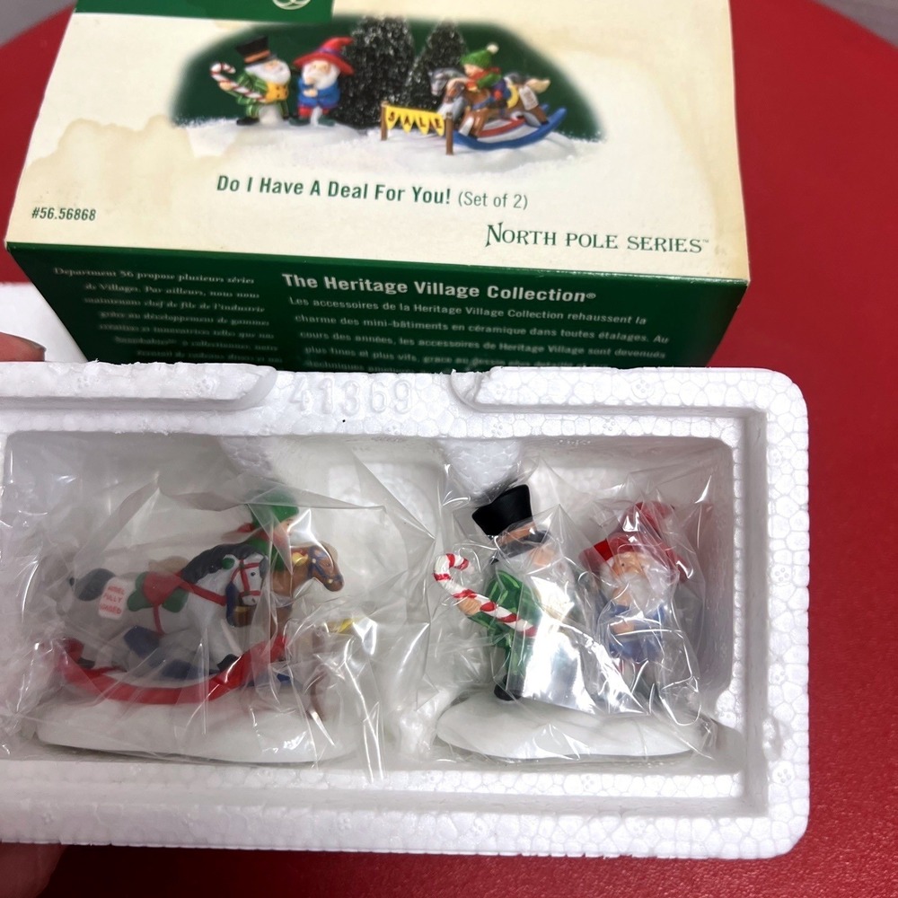 DEPT 56–‎ "DO I HAVE A DEAL FOR YOU!" #56868– NORTH POLE SERIES ACCESSORY 2004